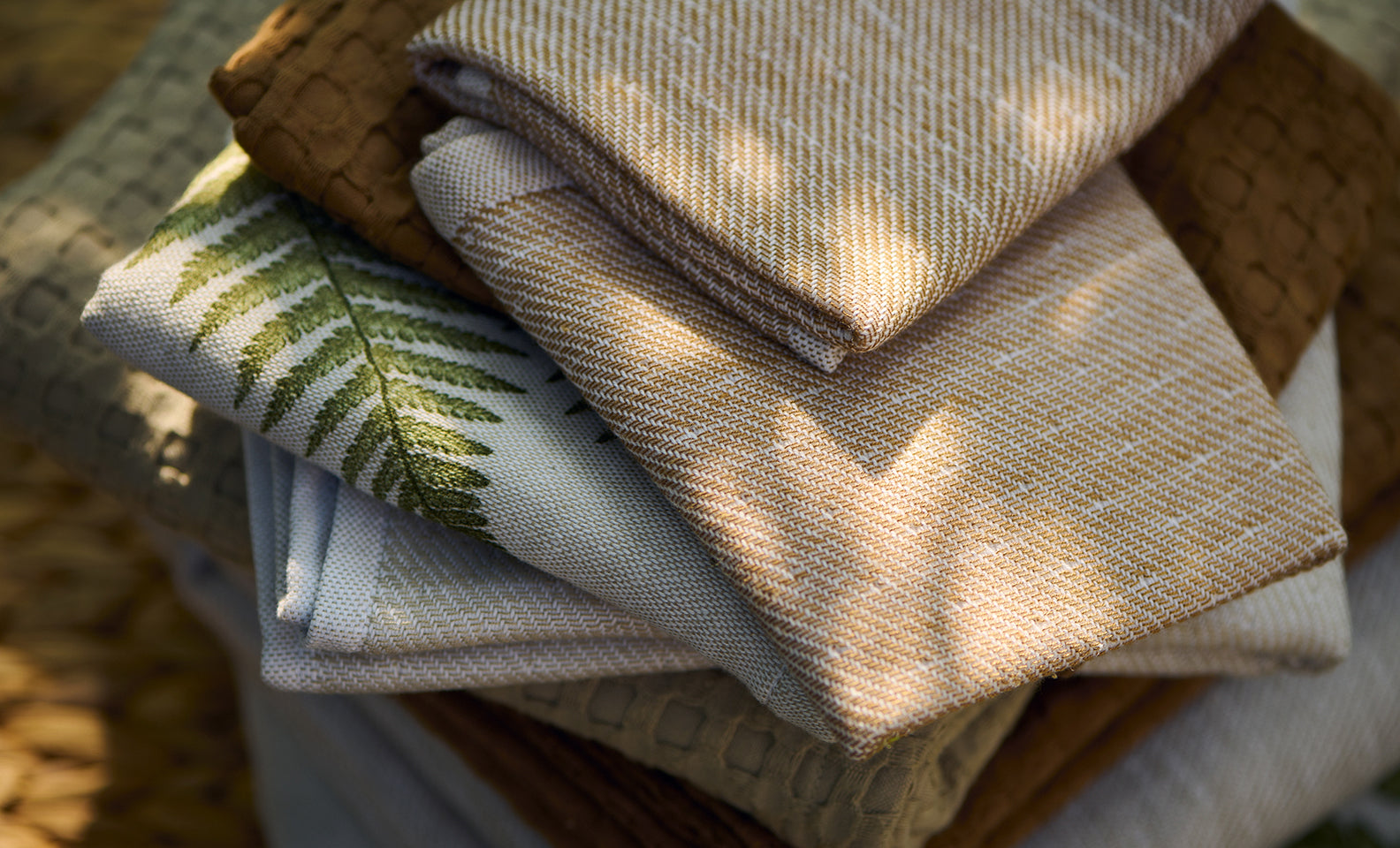 Bamboo Bliss: Exploring the Benefits of Oodaii's Cotton-Bamboo Blend Towels